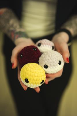 Protistresová háčkovaná koule - malá